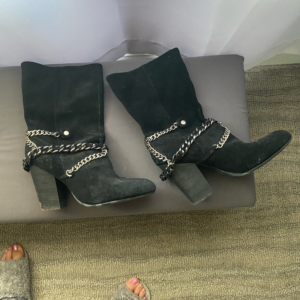 Boots with chains